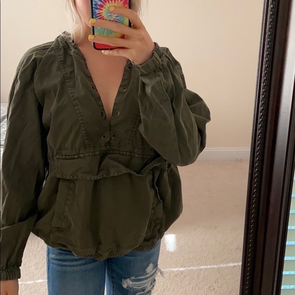 Green pullover - Picture 1 of 6